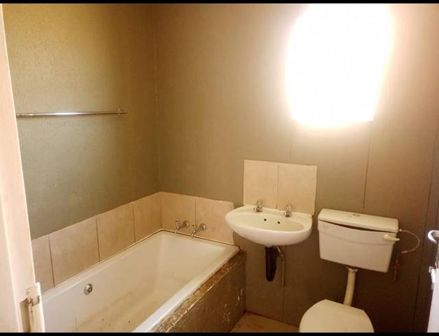 2 BEDROOM HOUSE FOR SALE IN PROTEA GLEN